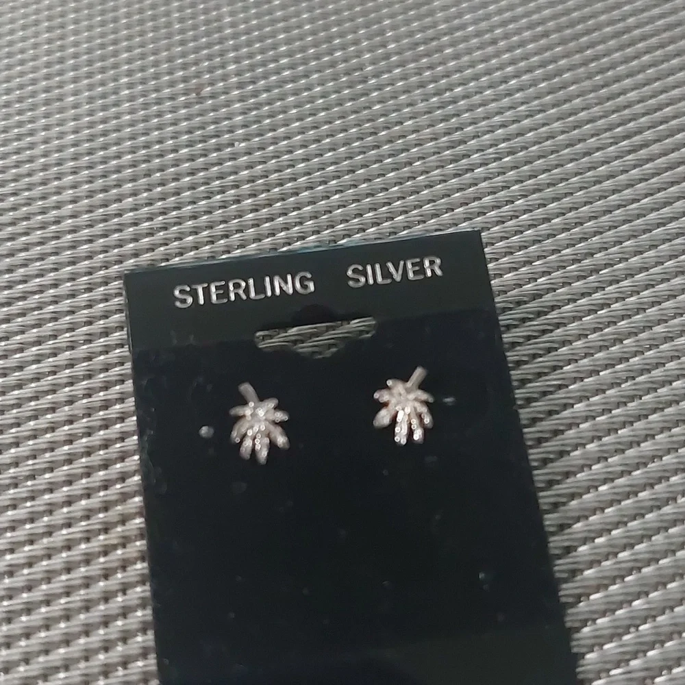 411 post earrings sterling Silver uni-sex